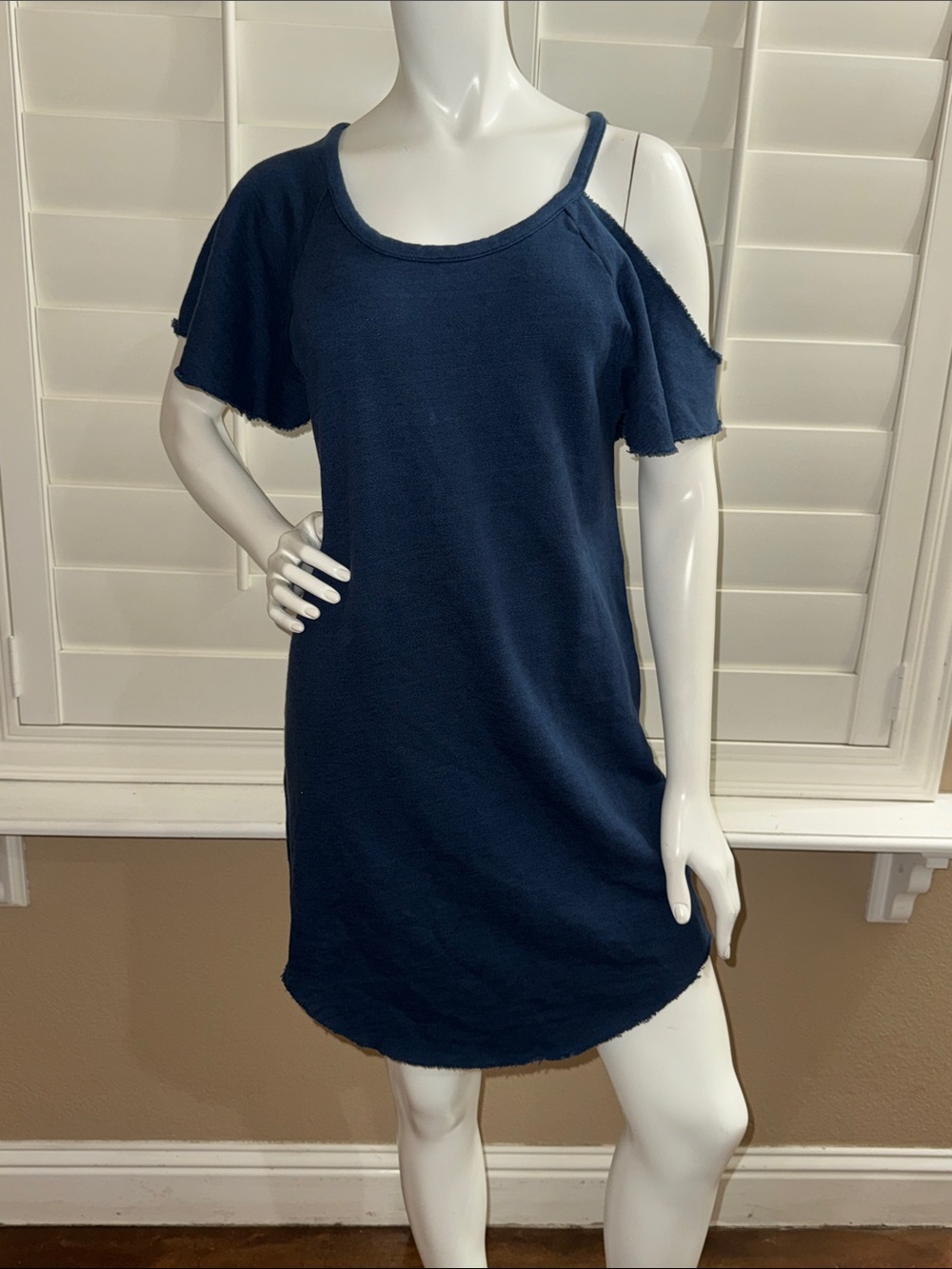 Chaser COLD SHOULDER LINEN FRENCH TERRY HI LO SHIRTTAIL DRESS Blazer